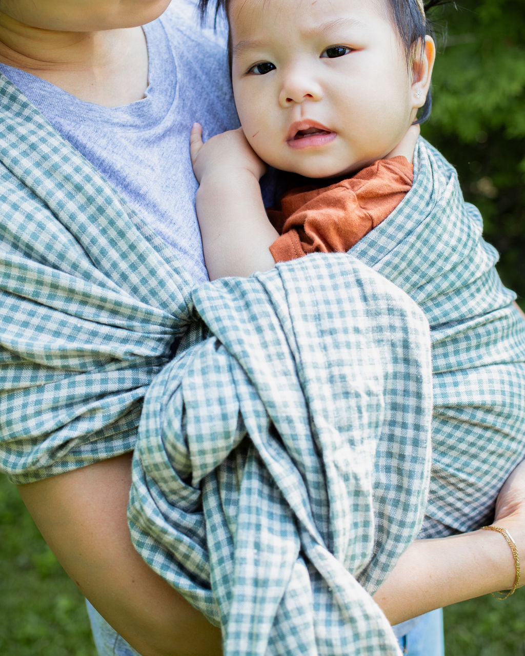 Baby in a ring sling baby carrier. Discover the perfect baby carrier for your lifestyle! Compare baby wraps, ring slings, and structured carriers to find the best fit for you and your little one. 