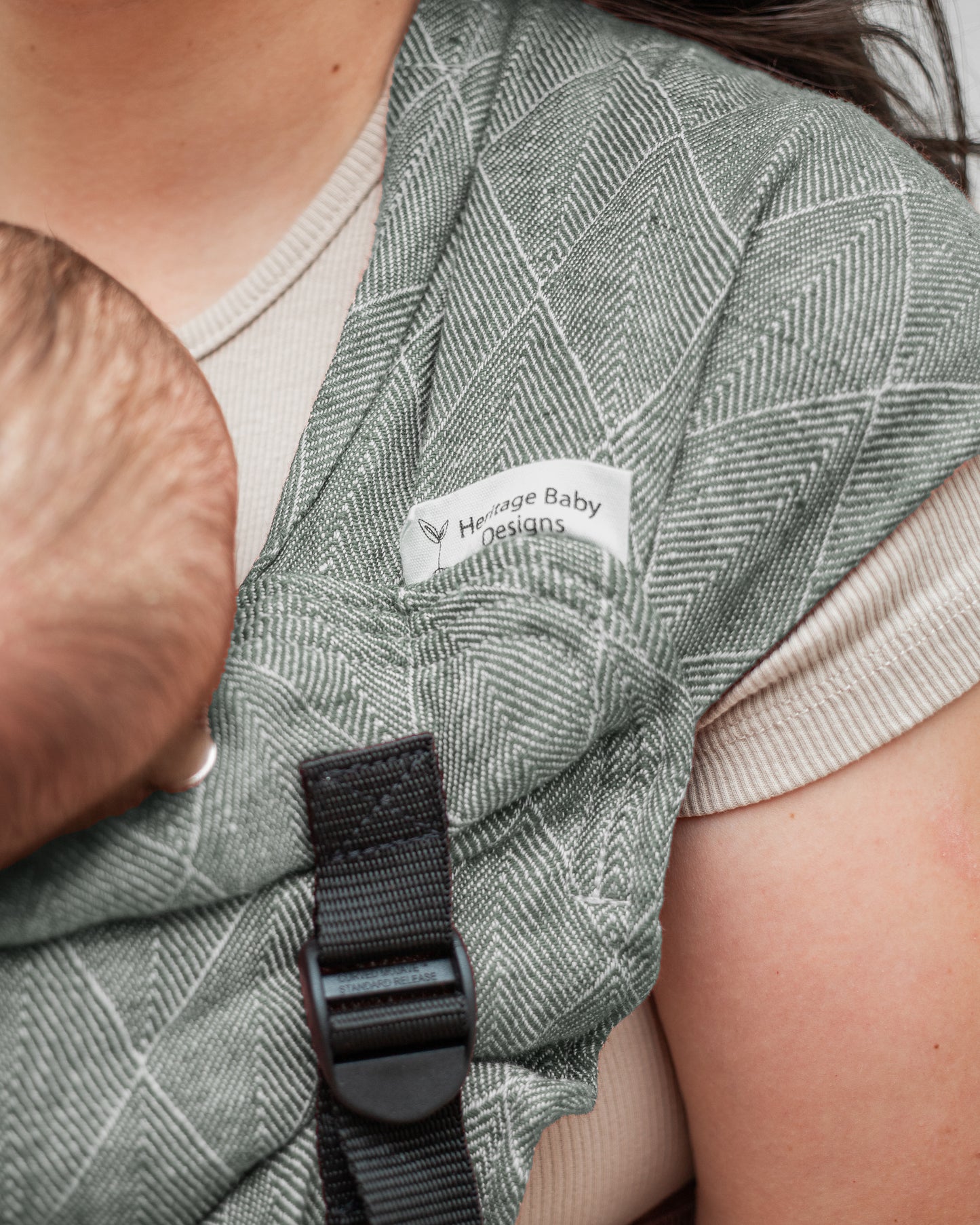 KIN X LoveHeld | Mei Dai | Half-Buckle | Ergonomic Baby Carrier